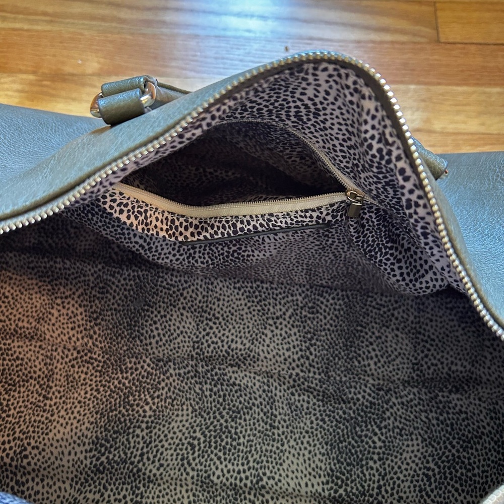 Deep Green Weekender Travel Bag - Picture 10 of 10